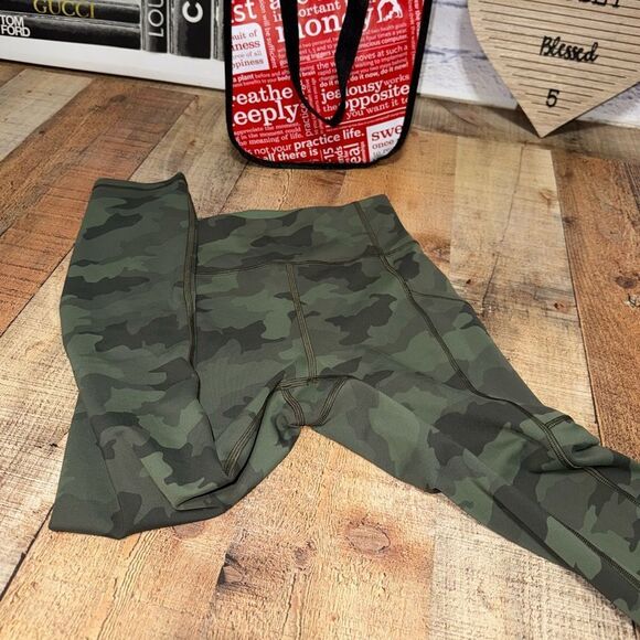 Lululemon Invigorate High-Rise Crop 23"
Heritage 365 Camo Green Twill Multi - Picture 3 of 15